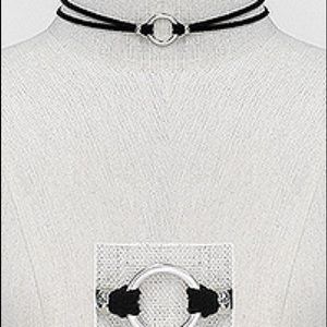 Black trending choker